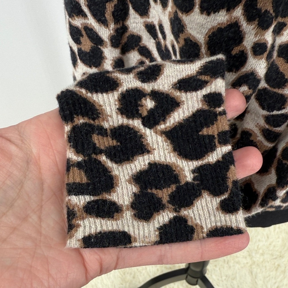 Old Navy 100% cotton Leopard Print Cardigan size small - Picture 3 of 9